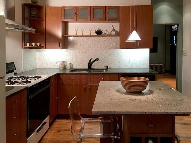 1st image of 1550 N Hoyne Ave APT 1
