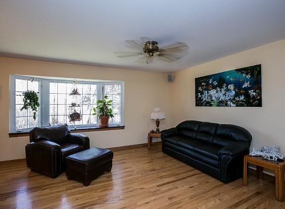 Great open floor plan on this main level!