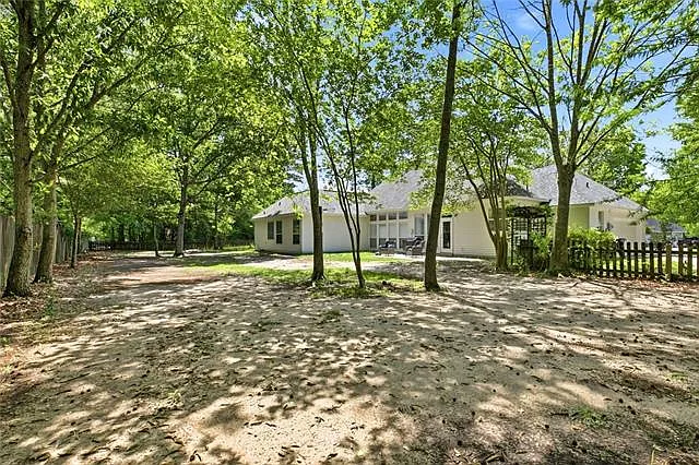 519 Garden Ln — Photo 11