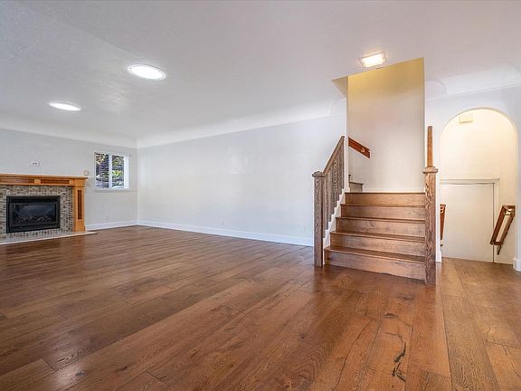 4th image of 631 Riverside Ave