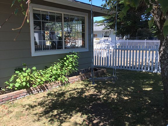 4th image of 1080 NE Broadway St