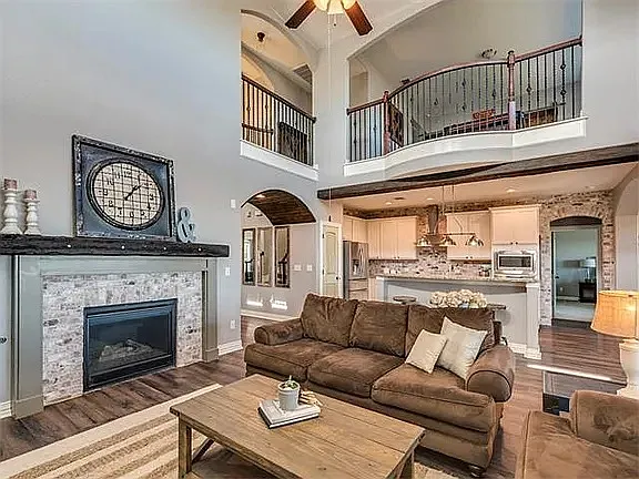 307 Orchard Hill Trl — Photo 3