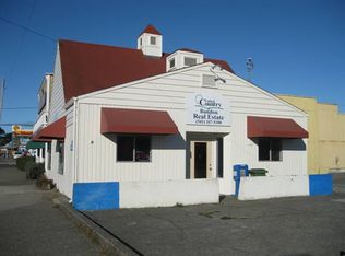 545 2nd St SE, Bandon, OR 97411