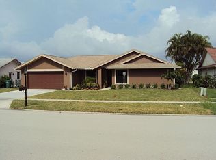 10610 Regent Cir, Naples, FL 34109