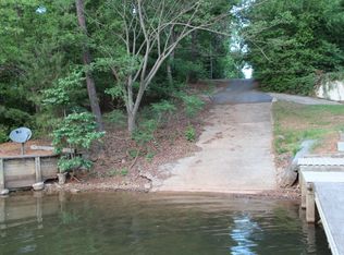 1226 Misty Ln, Hickory, NC 28601