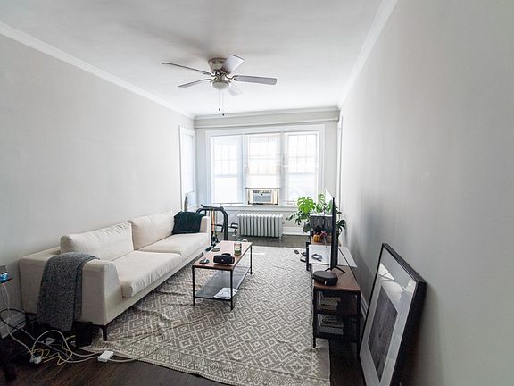 4th image of 3124 W Eddy St #3