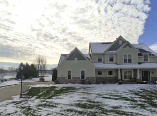 N65W28101 Hickory Hill Dr, Sussex, WI 53089
