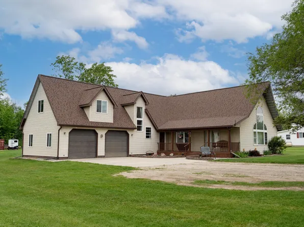 9755 E Deerfield Rd, Shepherd, MI 48883