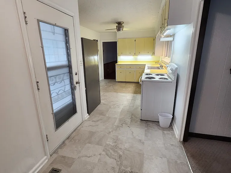 2322 Oakland Dr NW — Photo 4