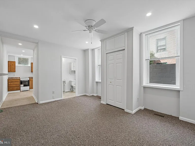 402 Fairmount Ave — Photo 10