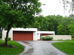 6 Wren Ln, North Oaks, MN 55127