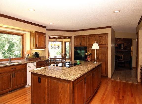 KITCHEN WITH GRANITE AND LARGE CENTER ISLAND