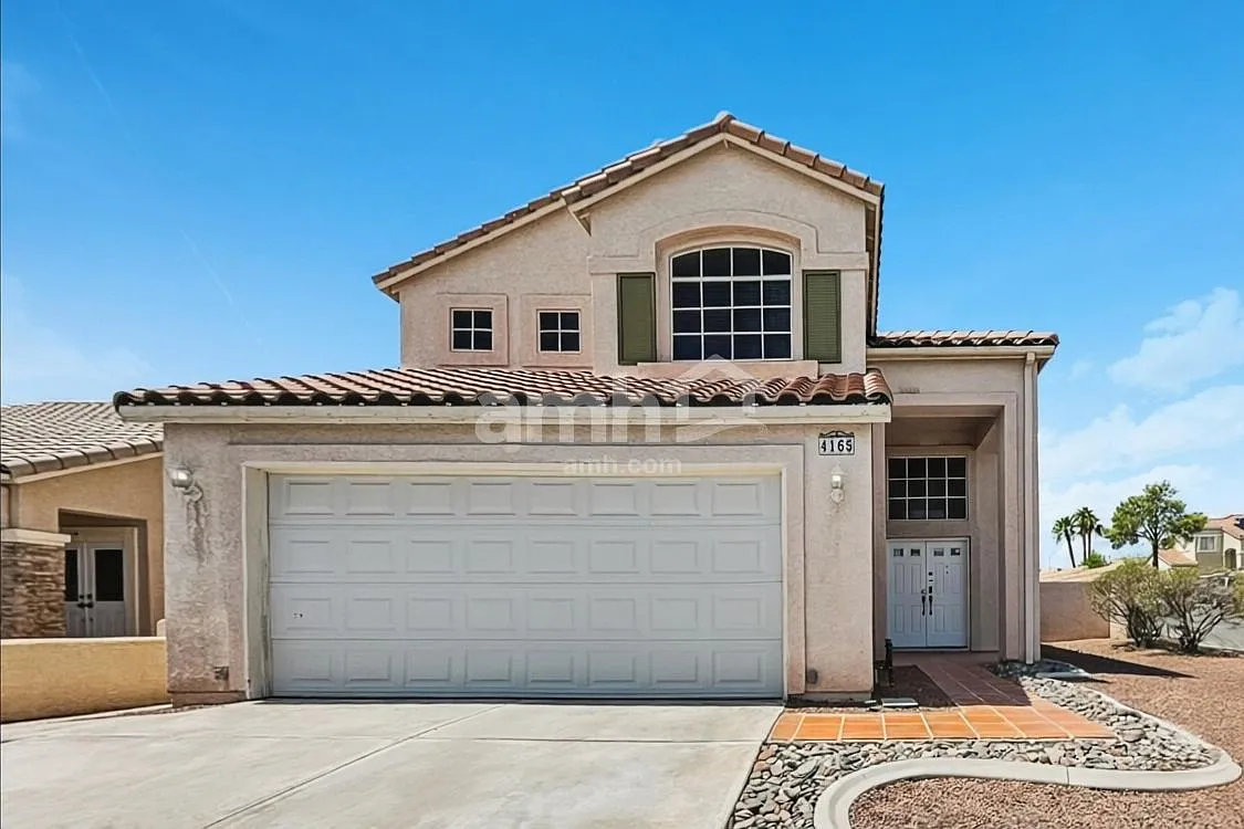 4 bed, 3.0 bath, 1749 sqft, $2,450 — Photo 1