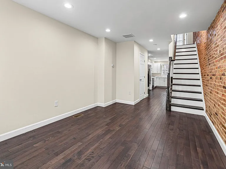713 N Duncan St — Photo 16
