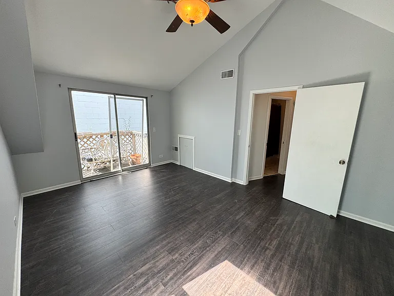 2430 N Southport Ave #2F — Photo 16