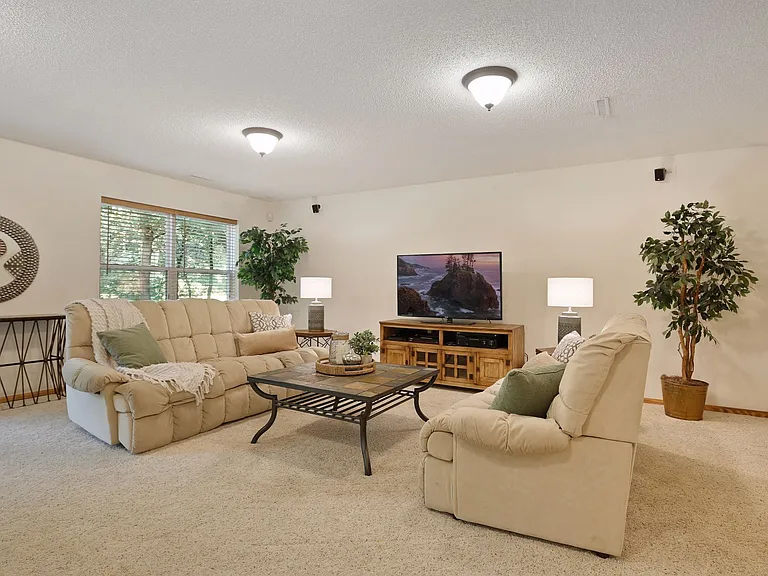 16487 Jarreau Ct — Photo 30