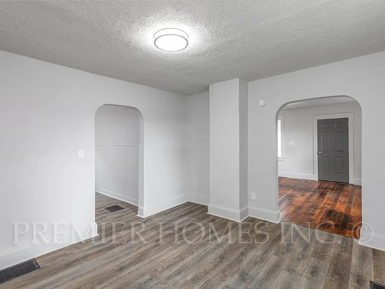 344 Fenton Ave NE — Photo 21