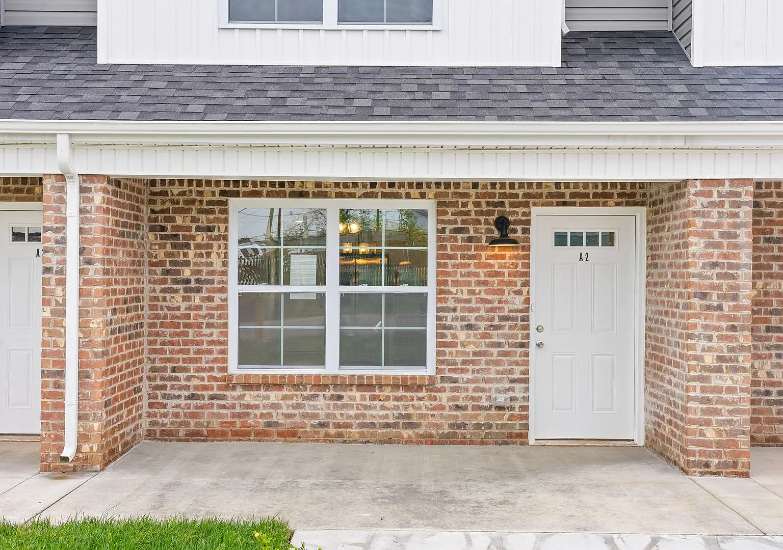 1/2 off First Month! Close to downtown Clarksville & APSU! 2 Bed/2.5 Bath townhouse! — Photo 4