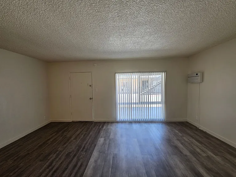 411 N Bush St — Photo 13