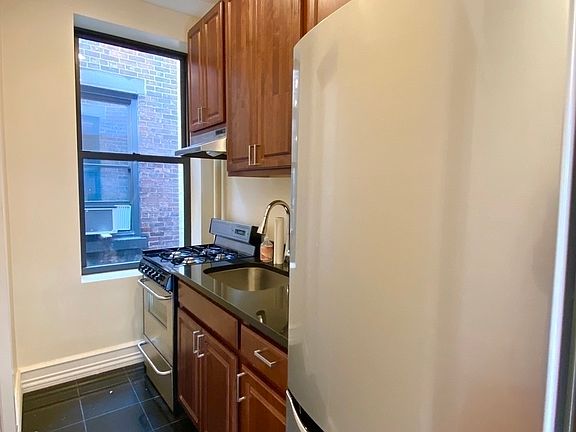 2nd image of 167 W 83rd St #4/4