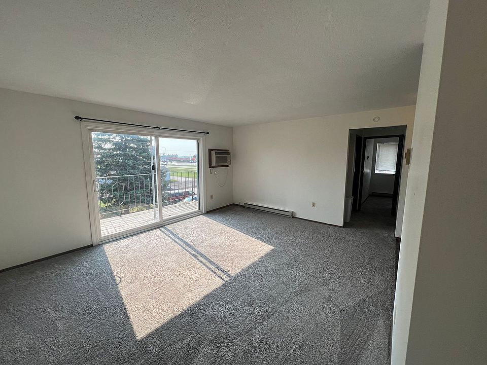 1st image of 221 8th Ave SE #17