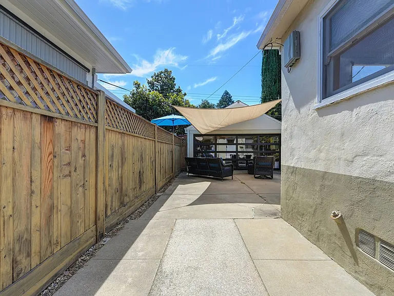 1250 Perkins Way — Photo 31