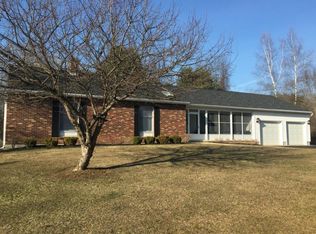 92 Boulderwood Dr, Queensbury, NY 12804