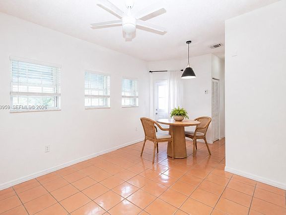 5th image of 3007 Bird Ave #0