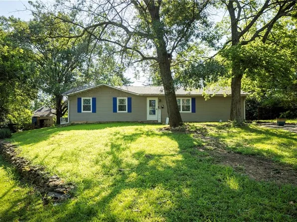 200 Salem Ave, Knob Noster, MO 65336