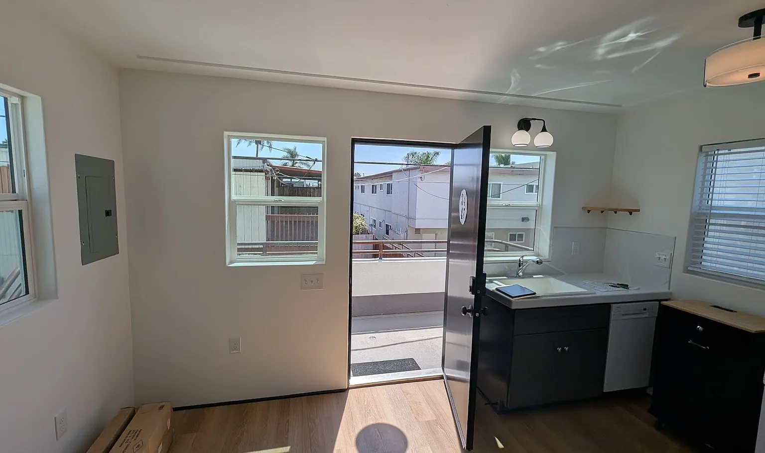 2 bed, 500 sqft, $2,850 — Photo 3