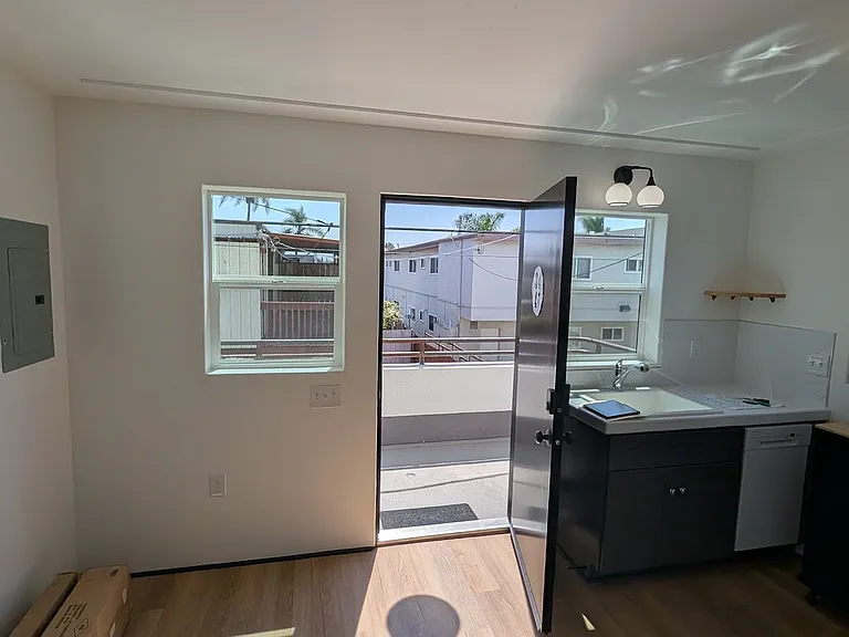 3447 Collier Ave — Photo 3