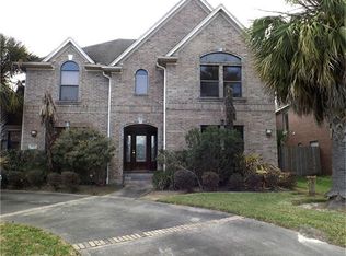 3922 Rhodes Dr, Pasadena, TX 77505