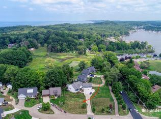 550 Artisan Row Ct, Douglas, MI 49406