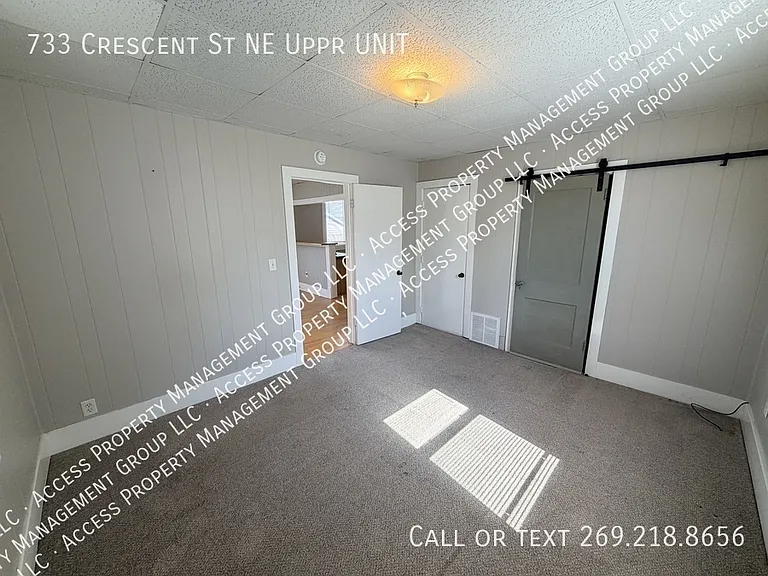 733 Crescent St NE — Photo 19