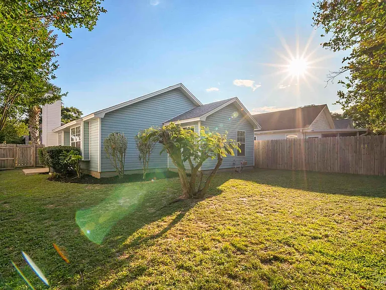 3510 Silvertree Ln — Photo 57