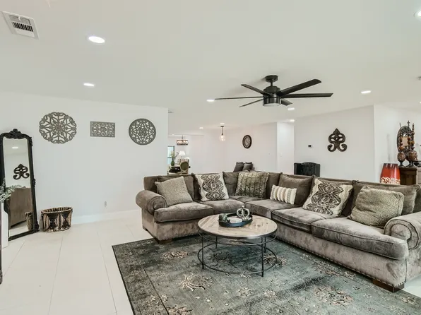 1905 Greenbrook Dr, Carrollton, TX 75006