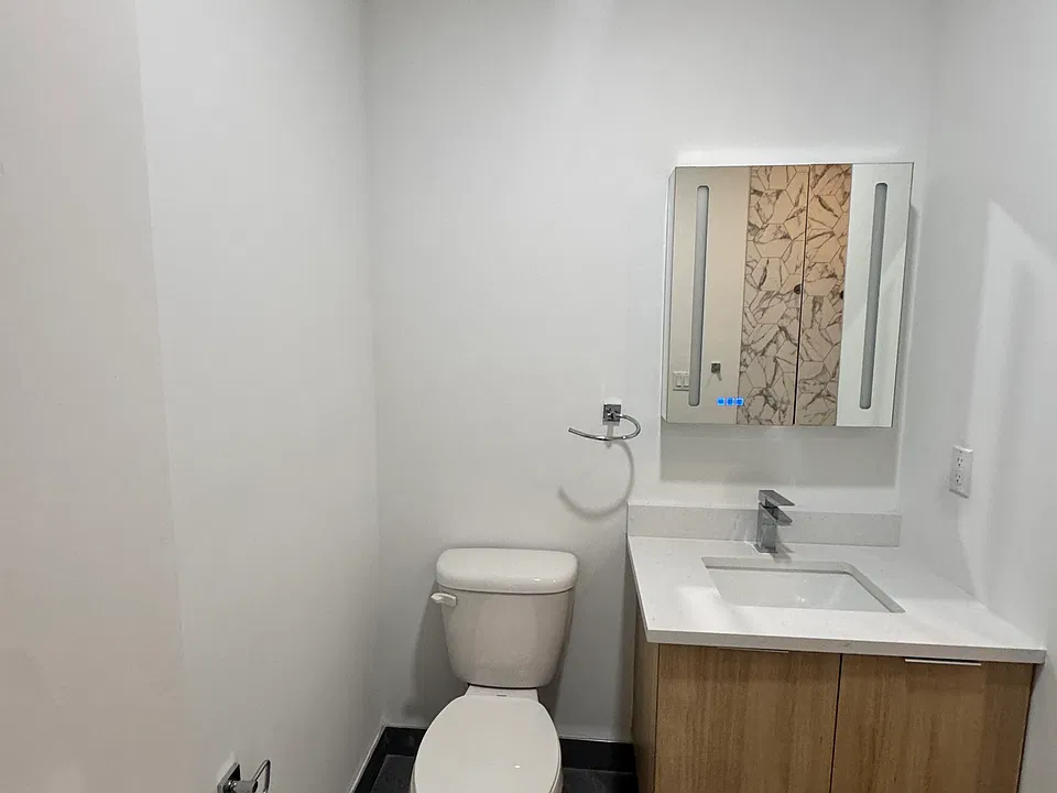 18 Freeway Dr E #308