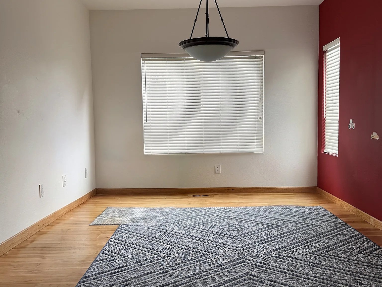 5 bed, 2970 sqft, $4,995 — Photo 2