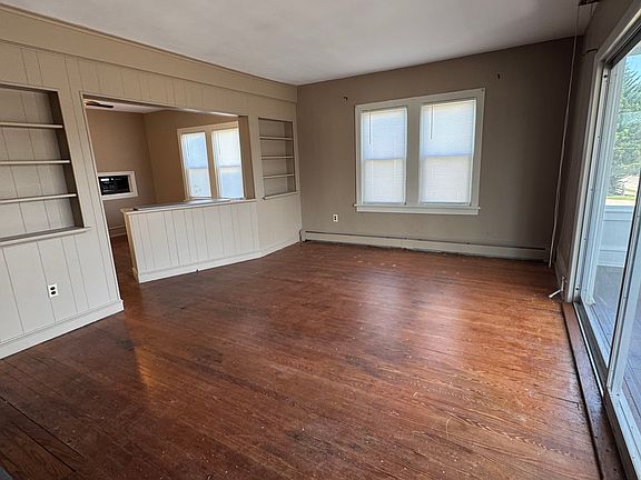 3rd image of 116 E Edgewater Ave
