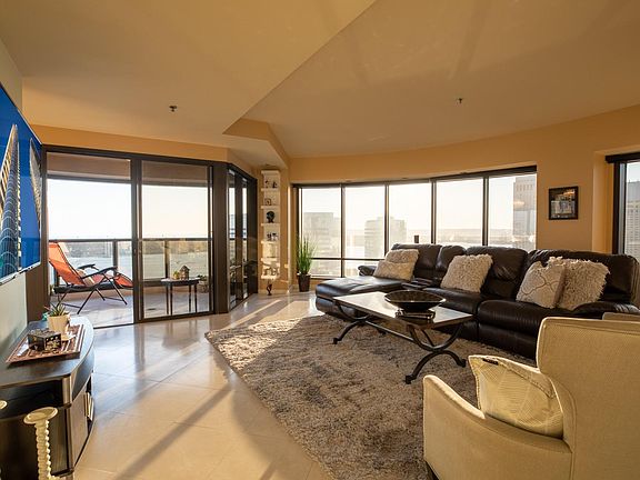 4th image of 100 Harbor Dr