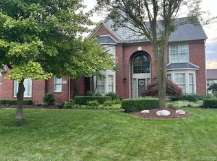 2012 Hickory Trail Dr, Rochester Hills, MI 48309