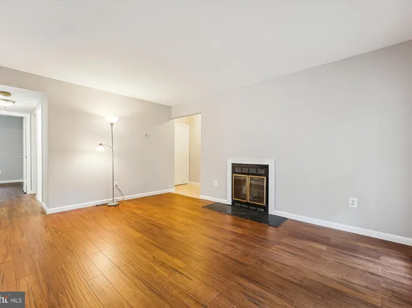 20221 Shipley Ter Unit 2-A-102, Germantown, MD 20874
