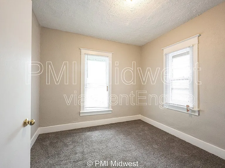 130 N Gladstone Ave — Photo 22