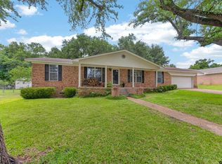 413 Asbury St, Jacksonville, TX 75766