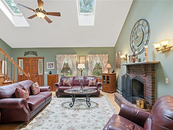 4th image of 20 Follett St