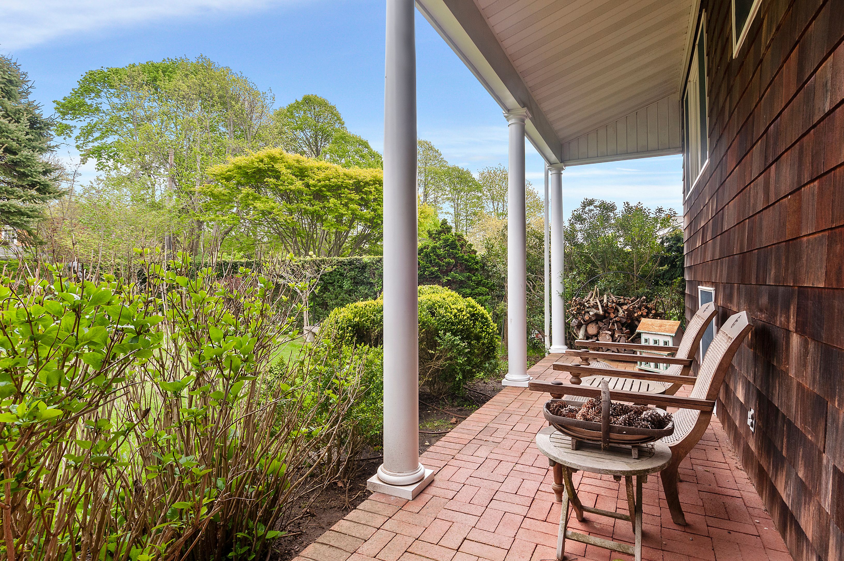 94 Meeting House Ln, Amagansett, NY 11930 Out East