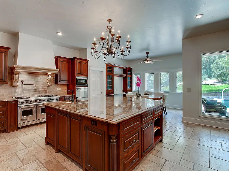 4707 Mantle Dr — Photo 9