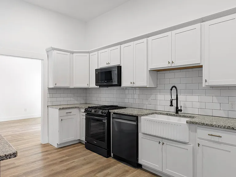 1704 Bailey Ave — Photo 2