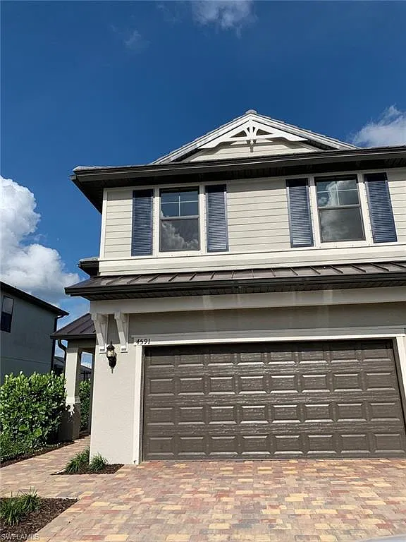 3 bed, 2.5 bath, 2470 sqft, $3,000 — Photo 2