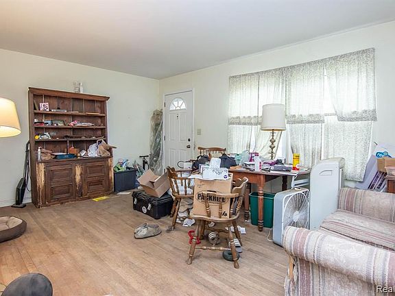 3rd image of 891 Starwick Dr